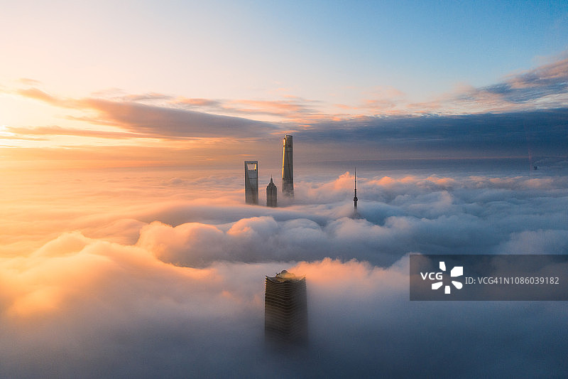 上海黎明时分的航拍景色图片素材