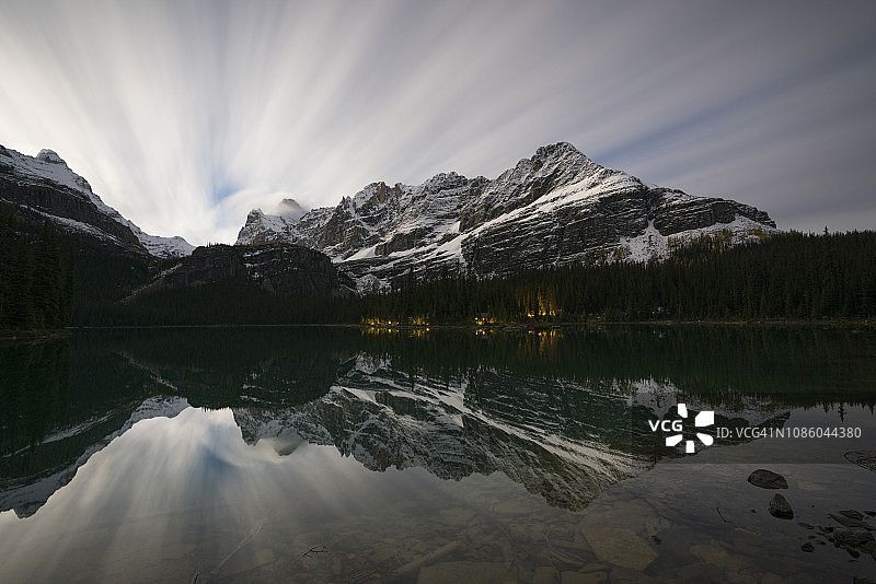 加拿大幽鹤国家公园欧哈拉湖夜景长曝光图片素材