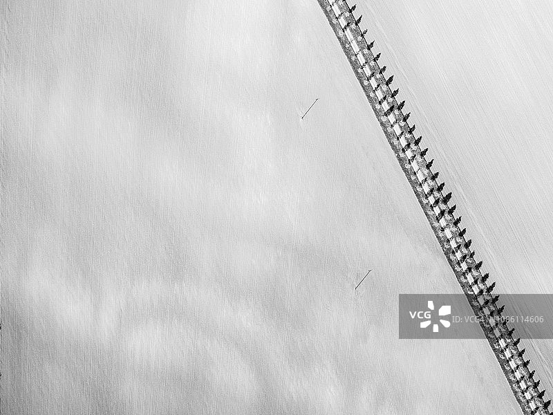 挪威林萨克春季农田黑白航拍图片素材