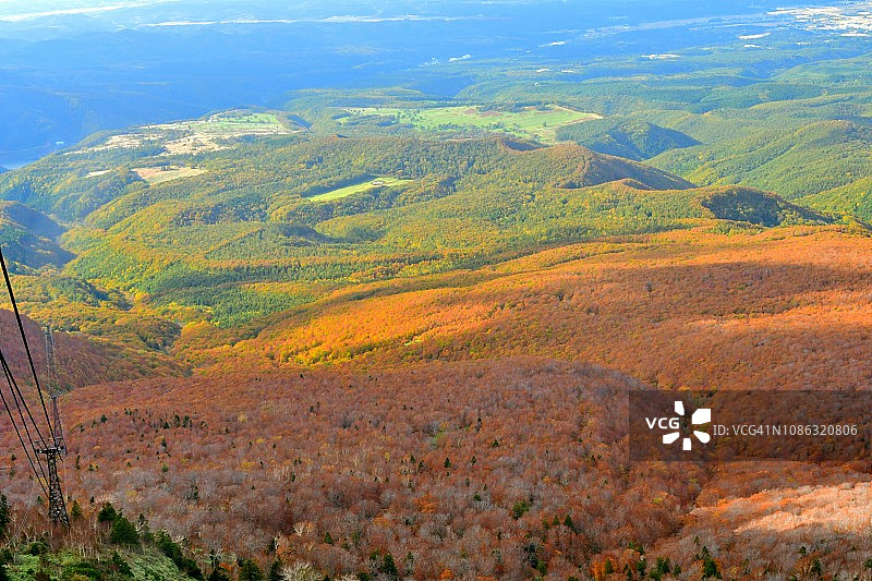 青森县八甲田山顶公园的秋色景色图片素材