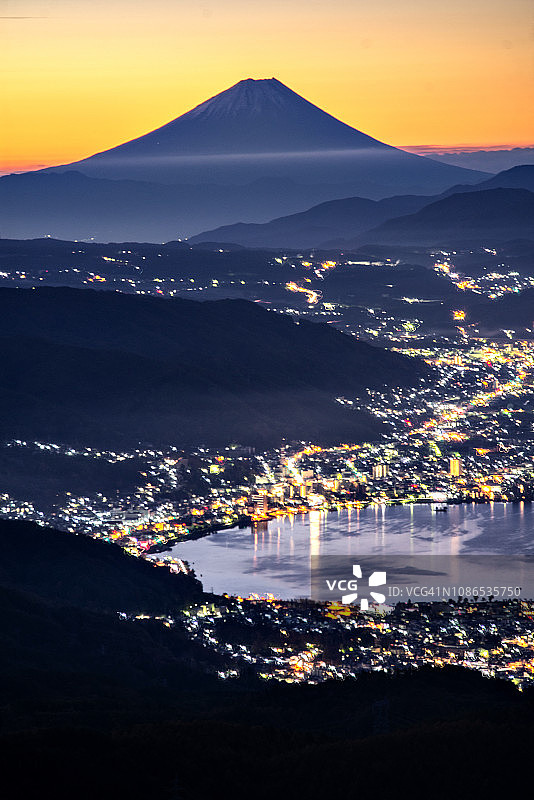 秋季日本诹访湖的富士山图片素材