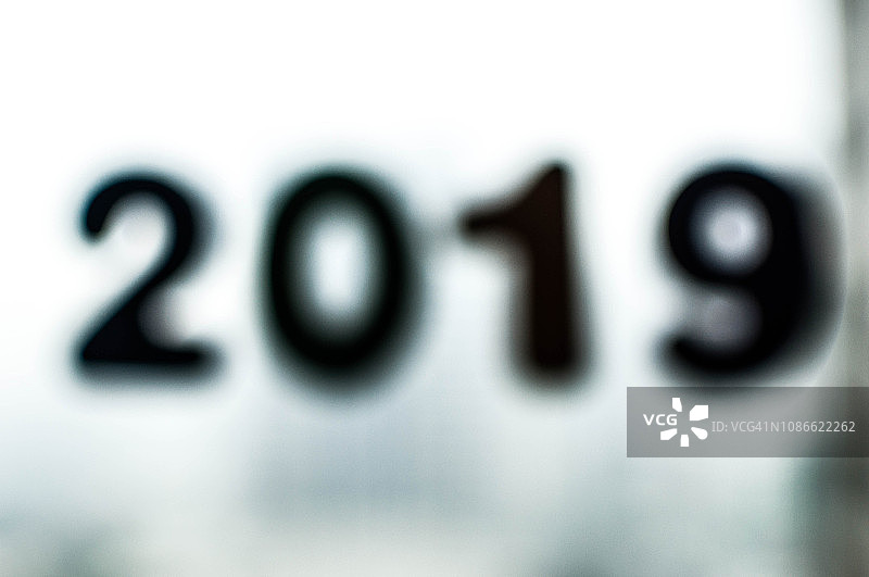 窗户上的2019剪影图片素材