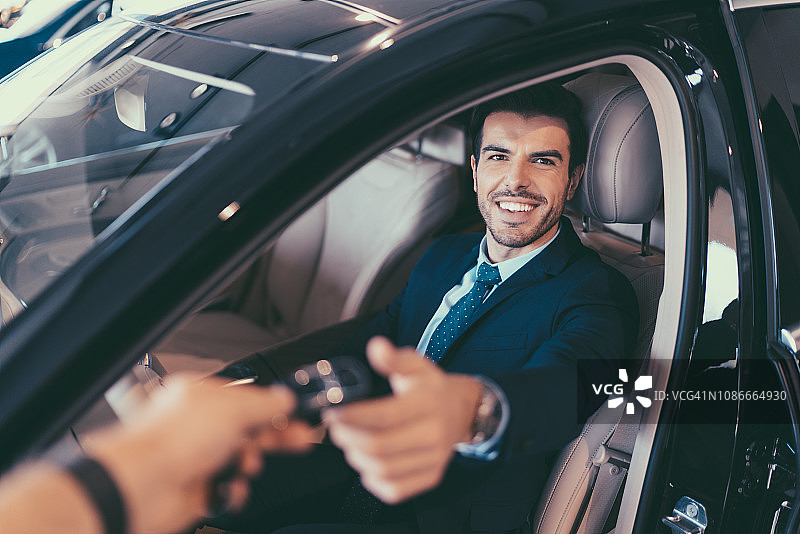 商人喜提新车图片素材