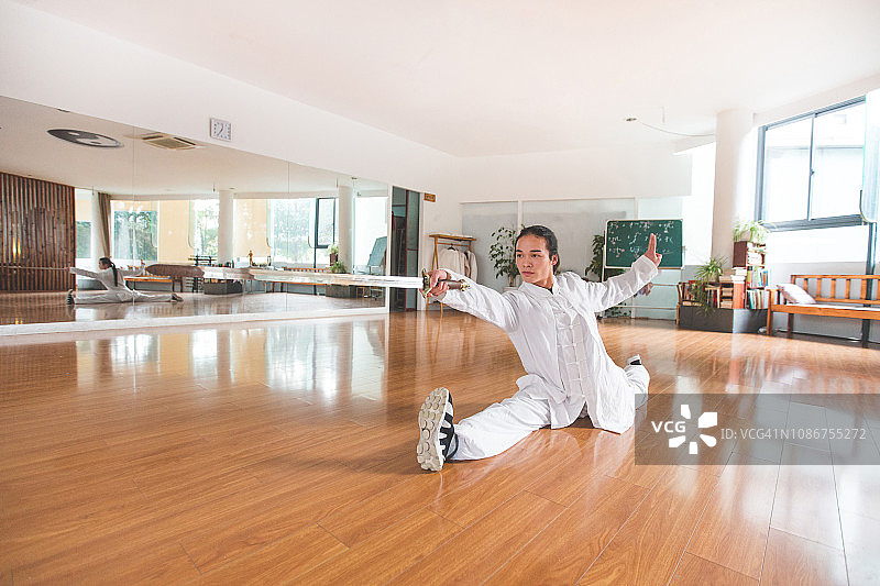 剑术练习图片素材