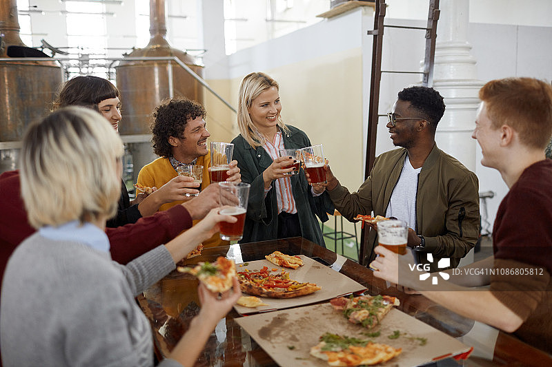 精酿啤酒厂的下班后饮品图片素材
