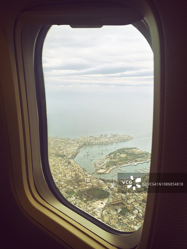 飞机舷窗外的景色图片素材