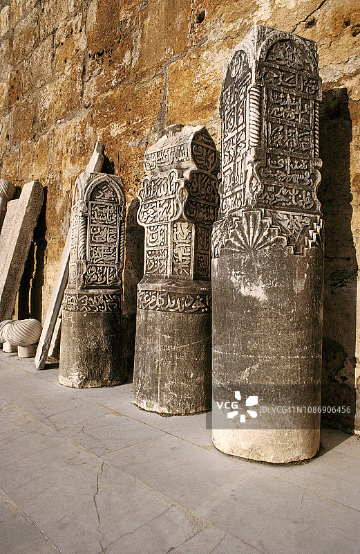 塞尔丘克伊萨贝伊清真寺的庭院图片素材