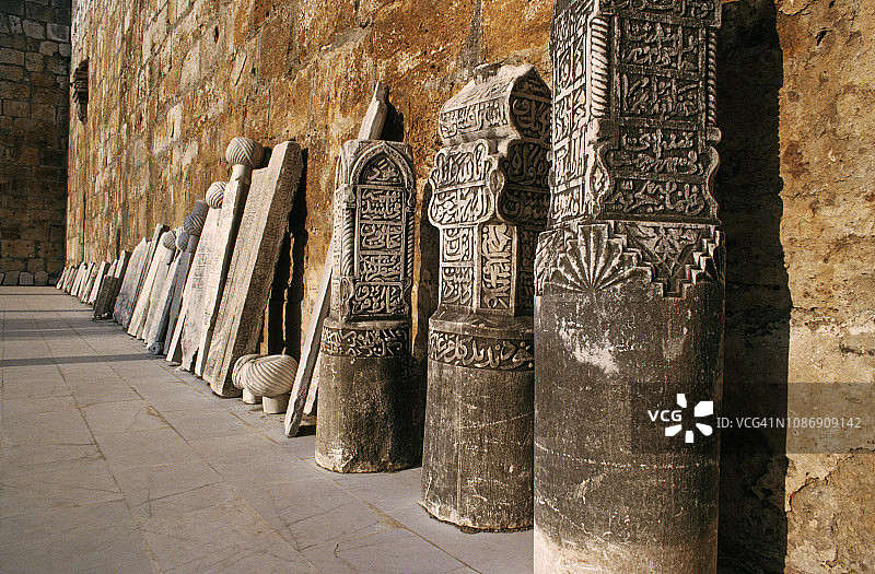 塞尔丘克伊萨贝伊清真寺的庭院图片素材