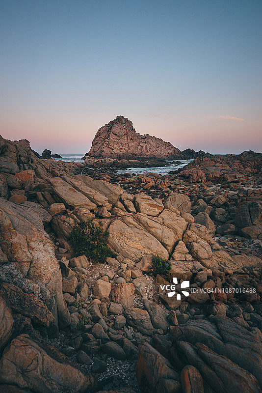 甜面包山岩石日出图片素材