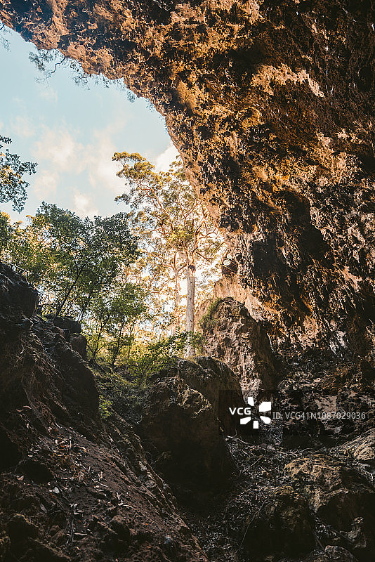 玛格丽特河湖泊洞穴图片素材