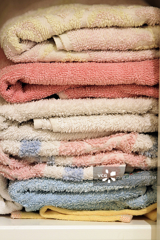 堆叠的毛巾特写图片素材