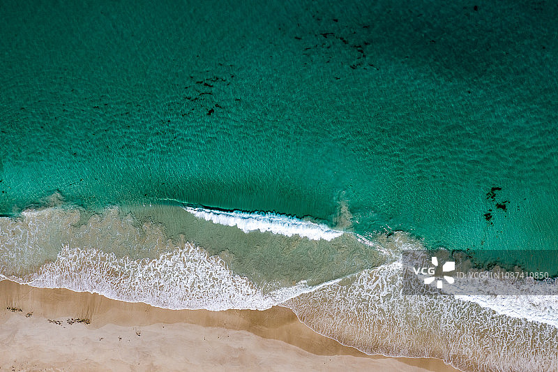 沙滩上方的航拍图片素材