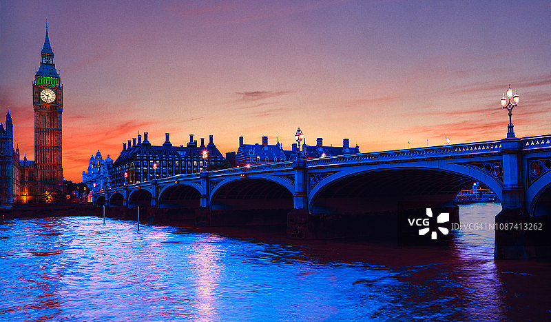 大本钟和威斯敏斯特桥日落图片素材
