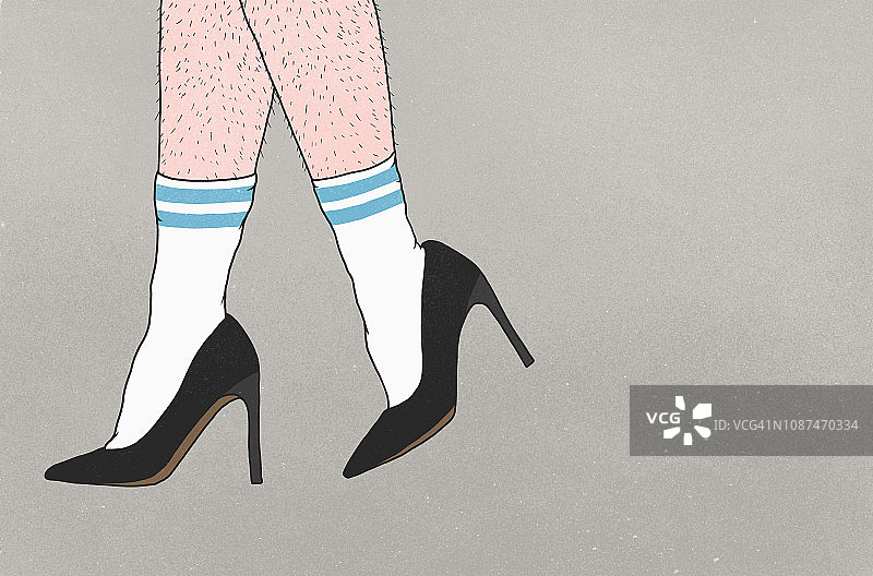 腿毛浓密的人穿着运动袜和高跟鞋的下半身视角图片素材