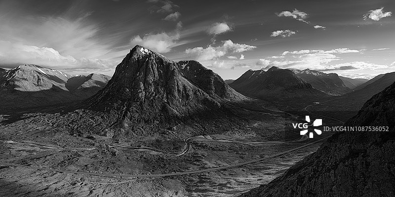 Buachaille Etive Mor及周边群山黑白风格图片素材