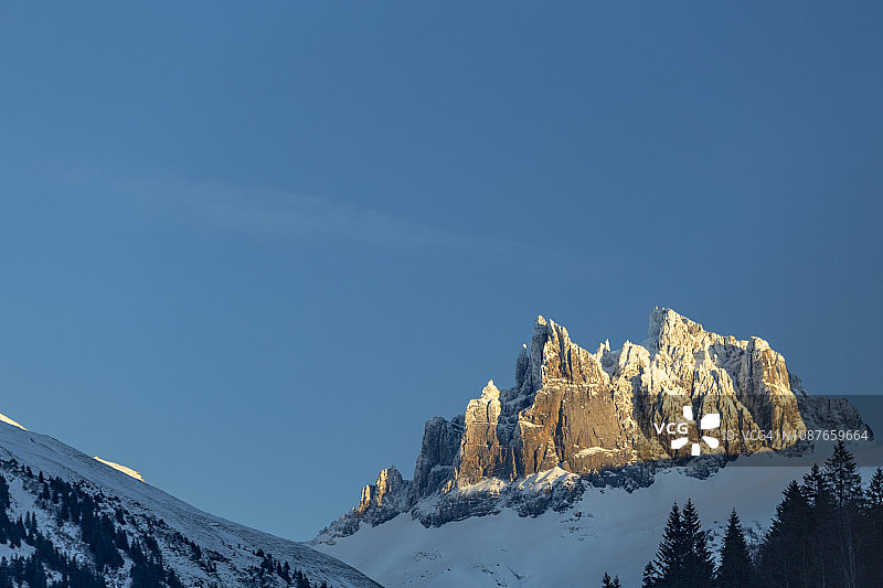 阿尔卑斯山铁力士雪山风光图片素材