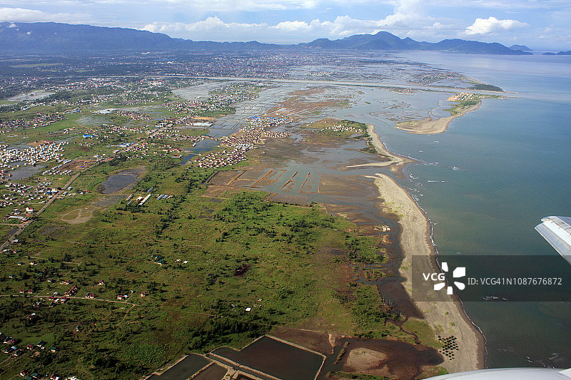 海啸海岸线图片素材