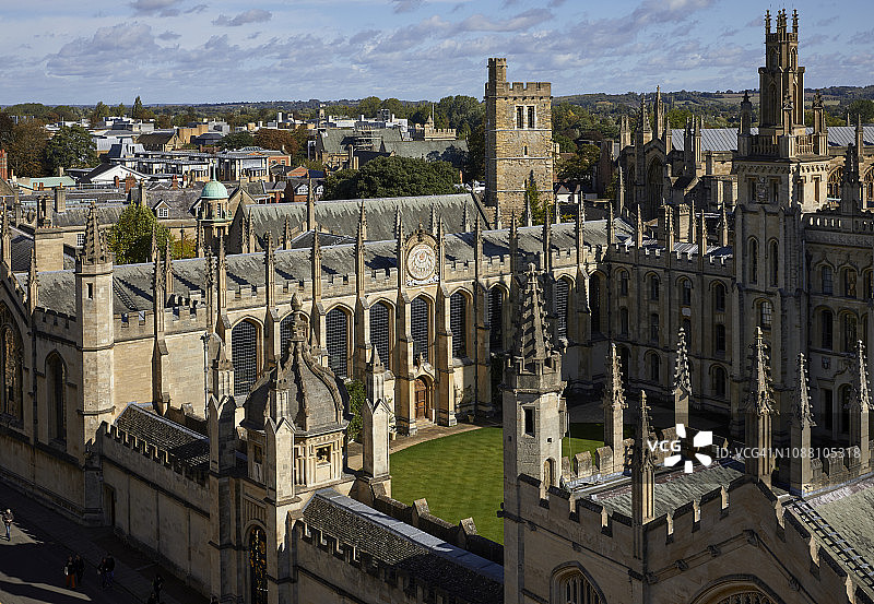 英格兰牛津大学教堂拍摄的万灵学院鸟瞰图图片素材