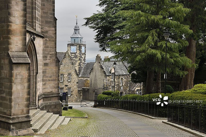 通往苏格兰斯特灵城堡山收费亭钟楼的道路图片素材