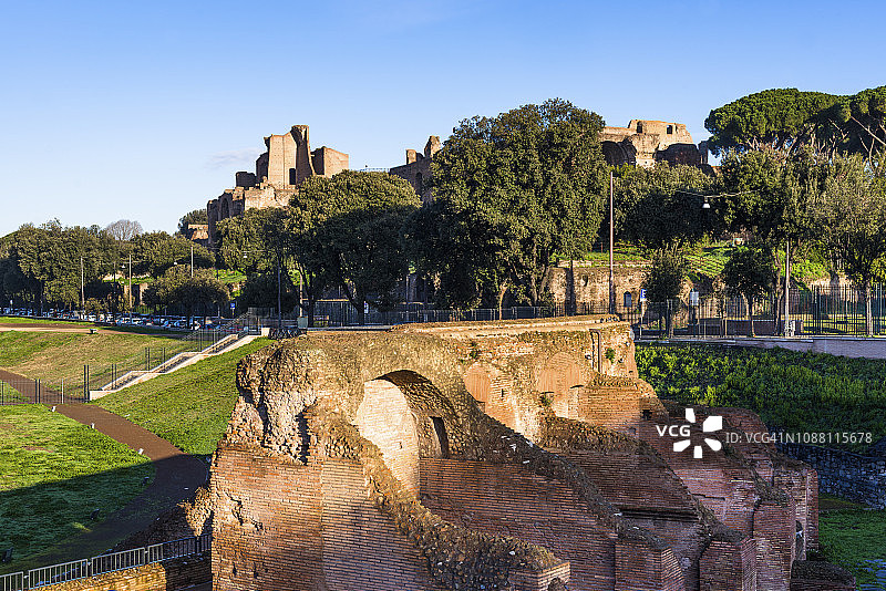 马西莫竞技场：古罗马战车竞技场和大型娱乐场所，位于意大利罗马图片素材