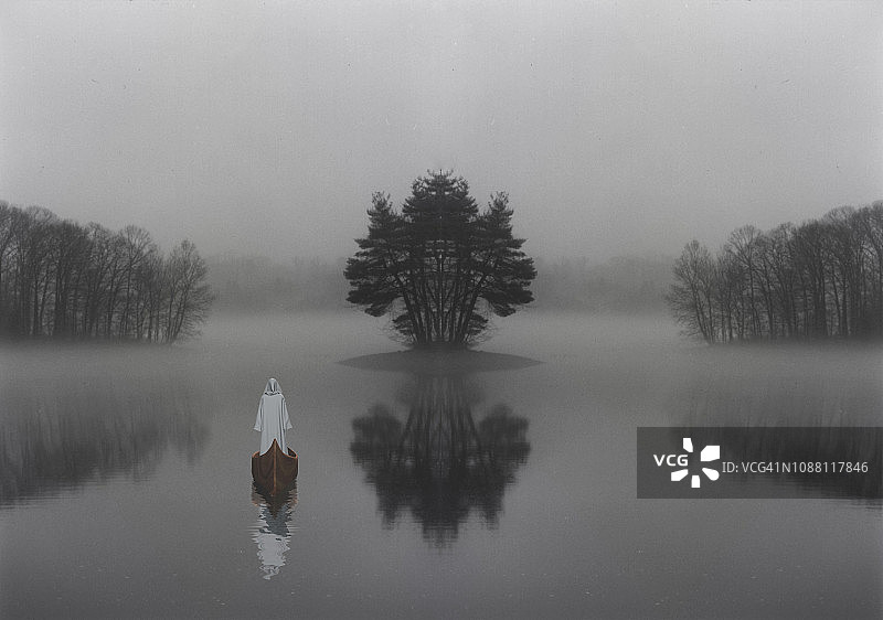 神秘的湖图片素材