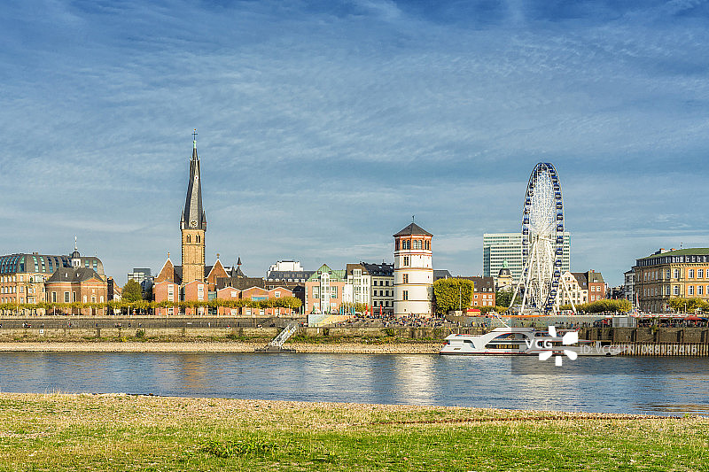 德国杜塞尔多夫莱茵河岸（低潮）图片素材