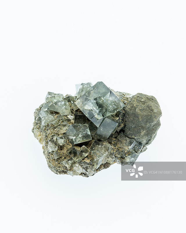 产自英国的萤石晶体，附着于方铅矿基质上图片素材