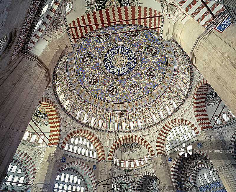 埃迪尔内塞利米耶清真寺的内部穹顶图片素材