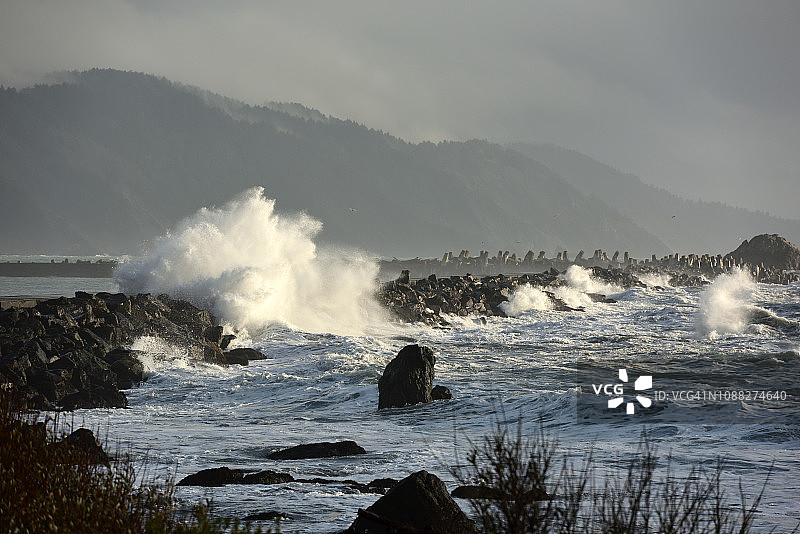 美国西部加利福尼亚州新月城的沙滩和码头图片素材