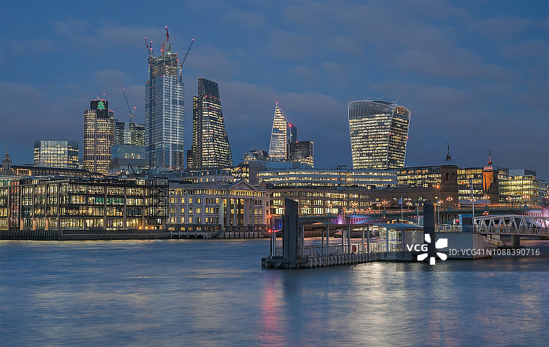 伦敦金融城的傍晚图片素材