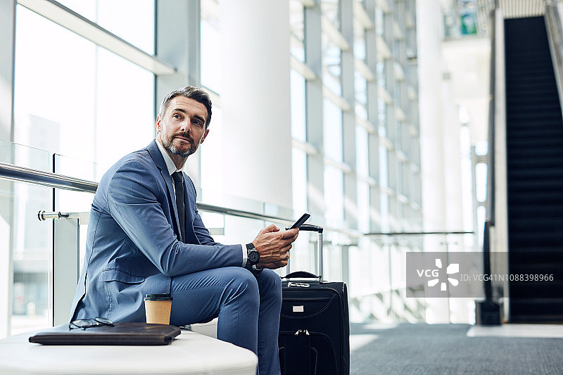 电话沟通助力成功图片素材