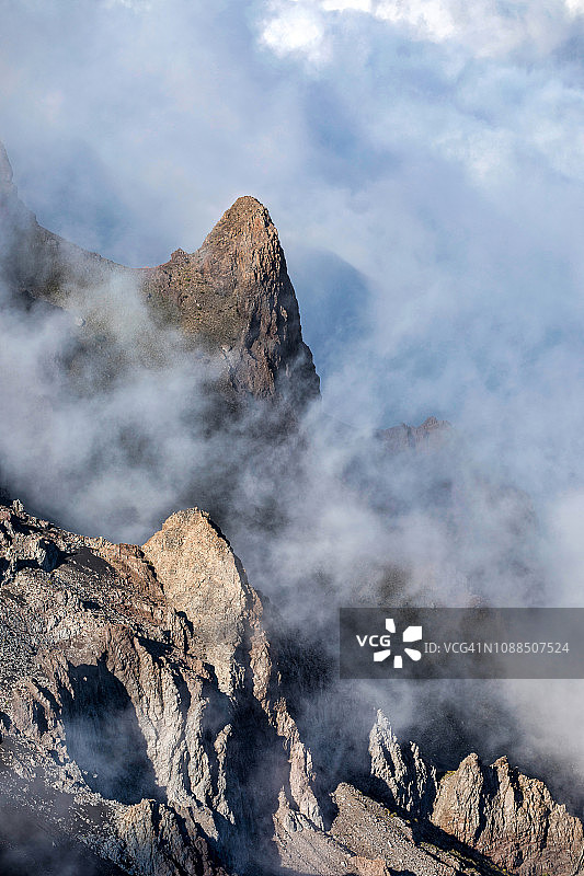 哈莱阿卡拉火山口的云彩图片素材