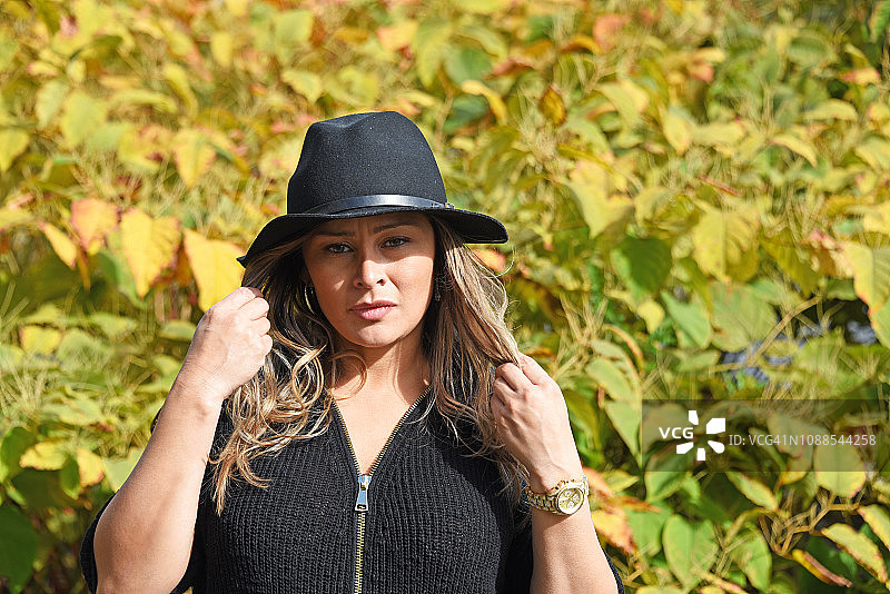 模特在纽约州熊山州立公园秋季拍摄的照片图片素材