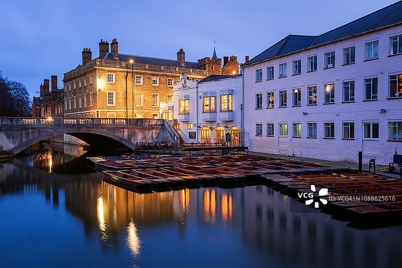 英格兰剑桥撑篙船站图片素材