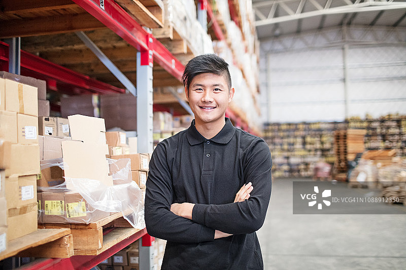 自信的仓库工人图片素材