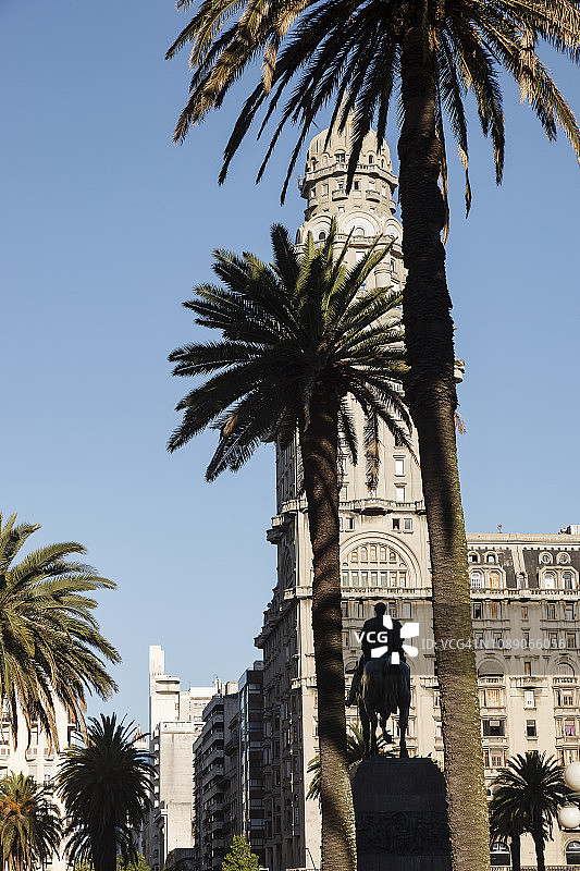 萨尔沃宫，位于乌拉圭蒙得维的亚独立广场图片素材