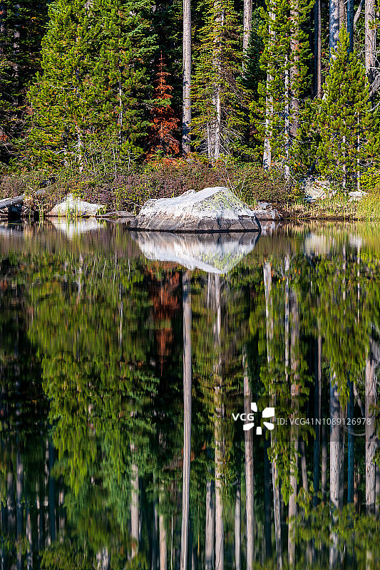天翻地覆的世界图片素材