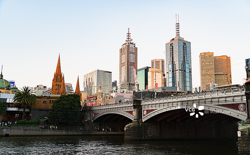 墨尔本市和亚拉河的午后景色，维多利亚州，澳大利亚图片素材