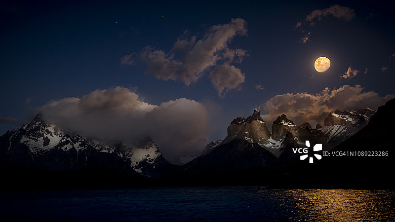 百内国家公园的月光山峰图片素材