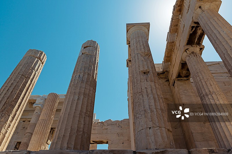 通往雅典卫城的山门图片素材