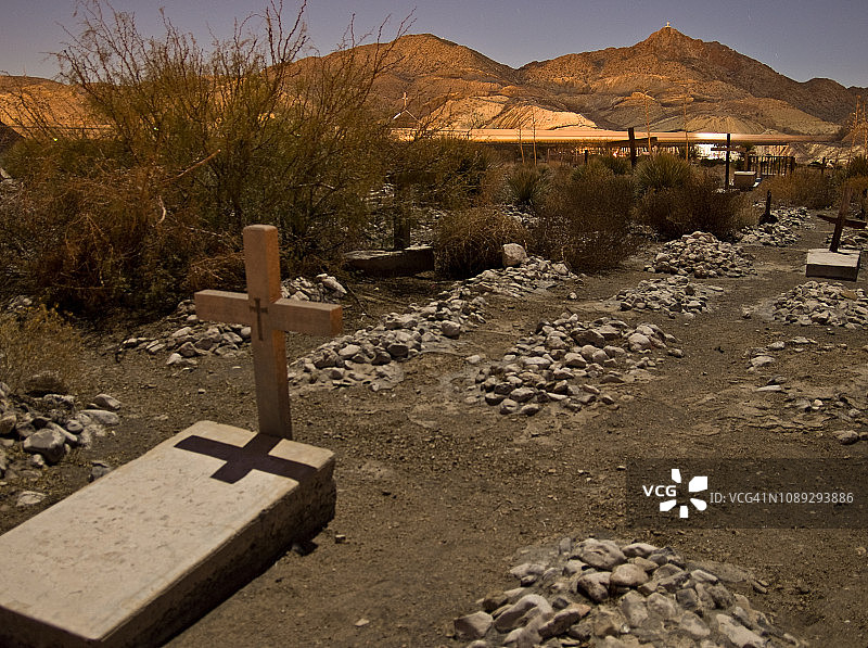十字架与山脉图片素材