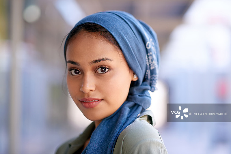 教育是开启多扇大门的钥匙图片素材