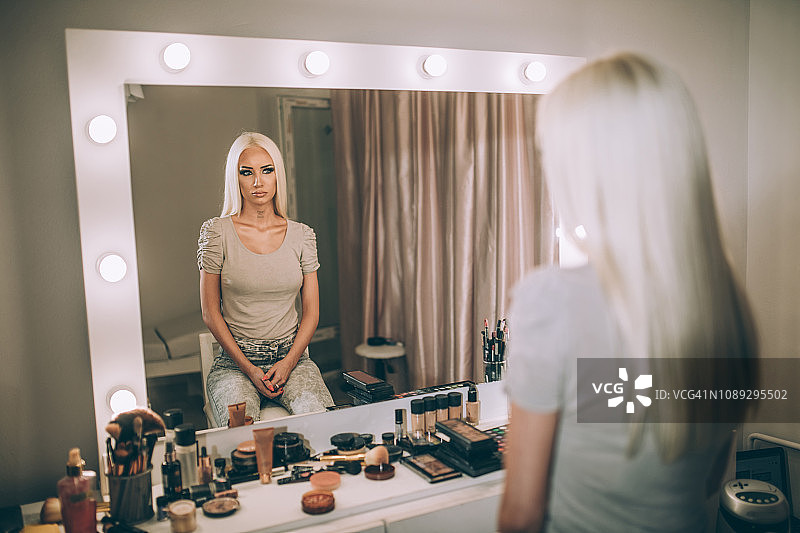 女化妆师图片素材