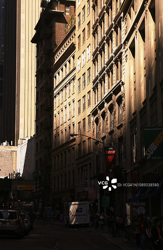 纽约曼哈顿的少女巷：纽约联邦储备银行所在地图片素材