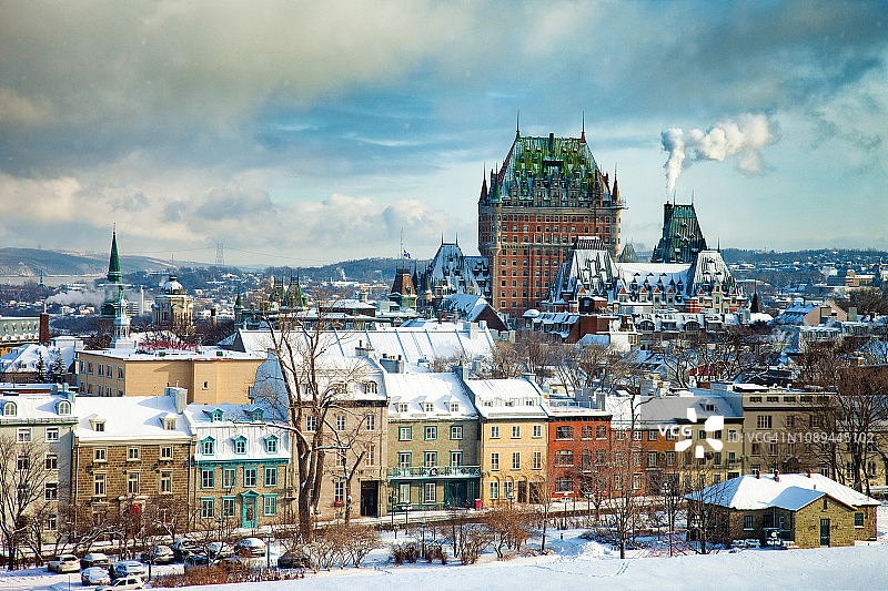 魁北克市天际线冬季鸟瞰图片素材