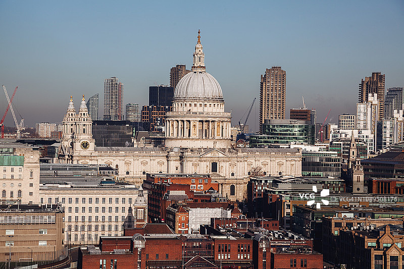 圣保罗大教堂和伦敦天际线图片素材