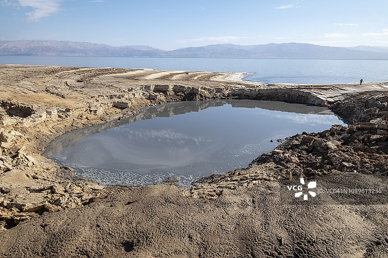 以色列死海的 sinkhole图片素材