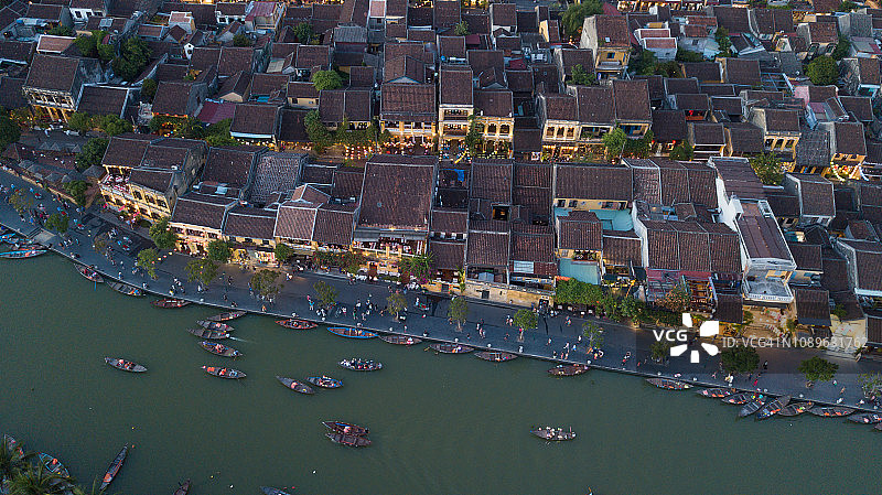 会安古镇夜景鸟瞰图片素材