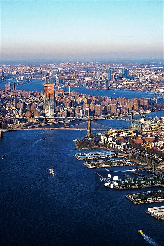 纽约市向北眺望的东河图片素材