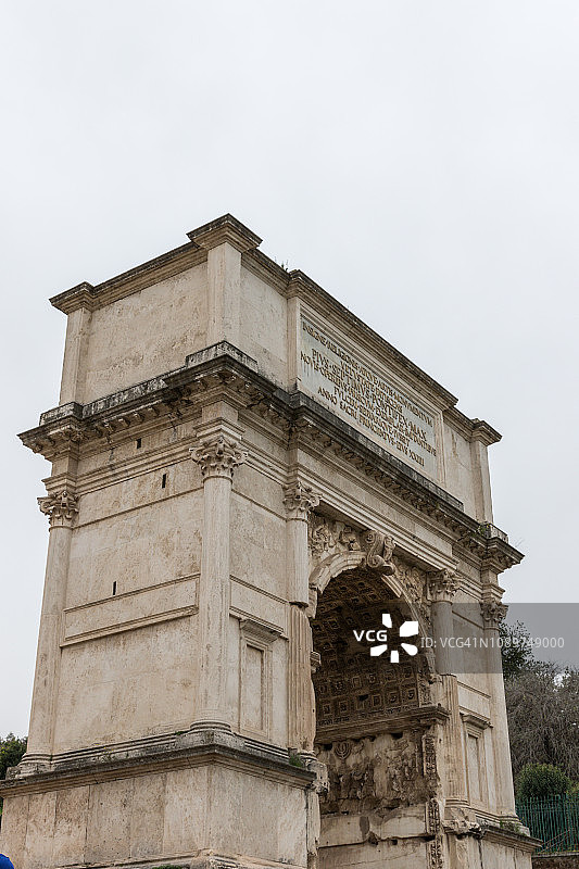 意大利罗马，罗马广场遗址中的提图斯拱门图片素材